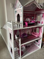 Beautiful Dolls House With
