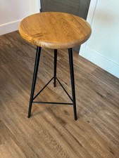 Pair of Breakfast Bar Stools – Oak Seat, Black Metal Legs, Triangle Brace – Mode