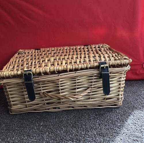 Picnic basket wicker with - wicker,