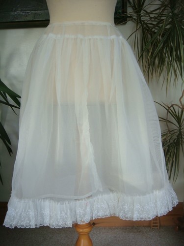 Original vintage 1950 - 1950's, white