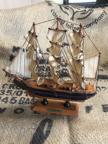 Vintage mounted model clipper - mounted,