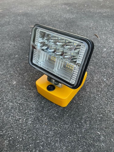 Dewalt flood focus light - dewalt,
