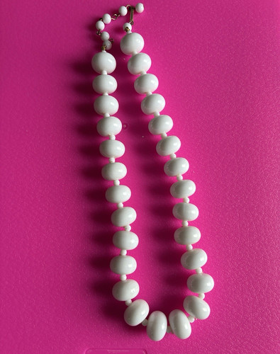 White plastic beaded necklace - plastic,