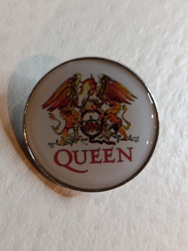 New queen pin badge freddie - new,