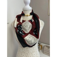 Boutique Cotton Linen Scarf Rose Print 70x70cm – Magnetic Closure