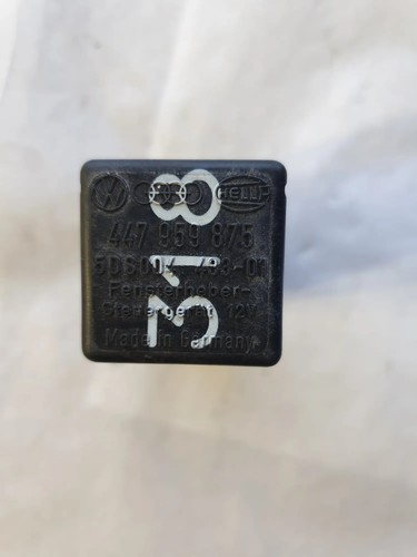 Audi b4 relay 447959875 - 80,