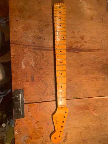 Allparts licensed fender - by,