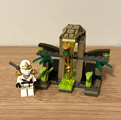 Lego ninjago venomari shrine - lego,