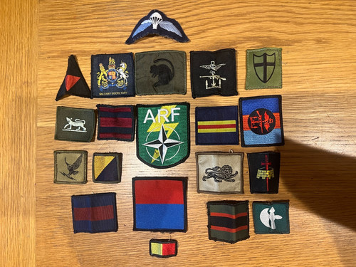 Various military cloth badges - various,