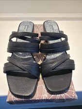 Moshulu Zabra Leather Sandals