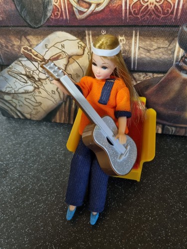 Pippa doll sized guitar - pippa,