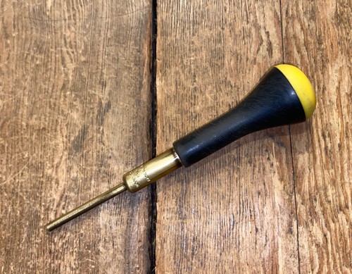Vintage woden pushpin - pushpin, no
