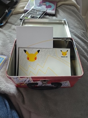 Pokémon celebrations tin - pokémon,