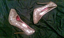 INTERNACIONALE STUNNING GOLD SEQUIN PARTY SHOES BRAND NEW 