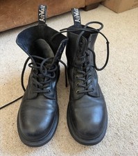 Dr. Martens Women's Size 5 Soft Leather Boots