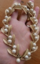 STYLISH, TRIFARI, LARGE, MID CENTURY, VINTAGE FAUX PEARL GOLD TONE NECKLACE