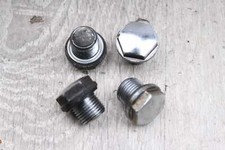 Screw the cylinder head Suzuki