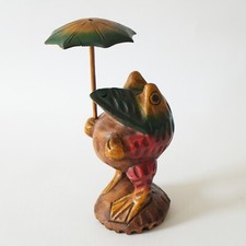 Wooden RAINTREE FROG Gnome Garden Ornament - Frog holding umbrella cute model