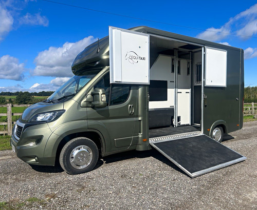 New build horsebox with - horsebox,