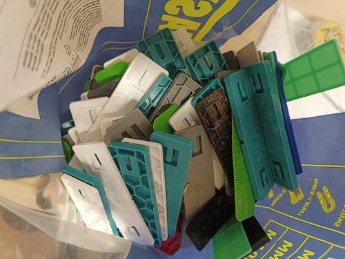 Mixed plastic flat packers - flat,