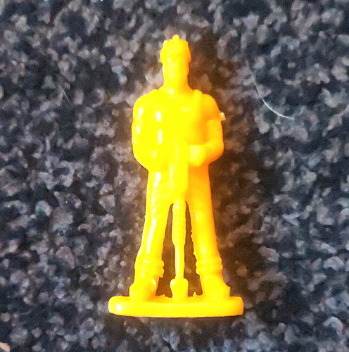 Yellow plastic soldier - yellow,