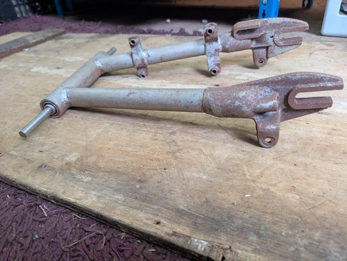 Norton featherbed swingarm - featherbed,