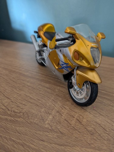 Maisto scale 2022 suzuki - maisto,