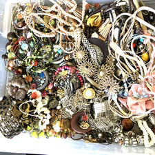 BROKEN job lot costume jewellery repurpose craft 2kg mixed bundle bag *36