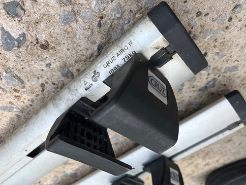 Cruz airo roof bars with - r,