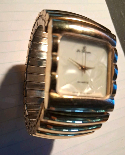 Baron gold tone quartz - baron,
