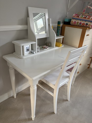 Bedroom furniture set incl