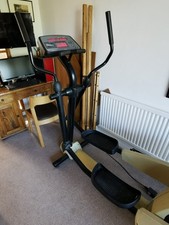 Life Fitness Elliptical Cross Trainer - Commercial grade. 5500 HR. Good, but old