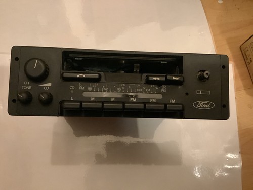 Vintage ford srt 32p radio - vintage,