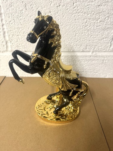 Black gold horse traveller - gold,