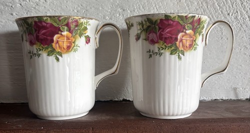 Old country rose mugs - old,