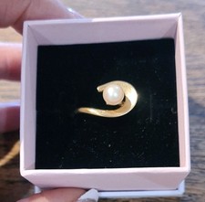SARAH COVENTRY GOLD PLATED PEARL COSTUME JEWELLERY DRESS RING SZ L VGC VINTAGE 