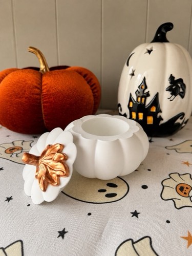 White ceramic pumpkin tea - white,