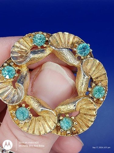 Hollywood gold tone wreath - gold,