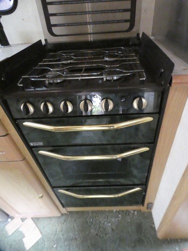Caravan gas oven good - in,