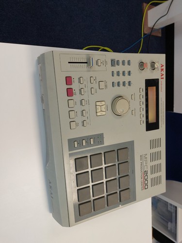 Akai mpc 2000 - akai,