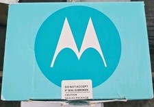 Motorola RAZR2 V8 Gold Mobile Phone Unlocked ( Does Not Work On Three Network )