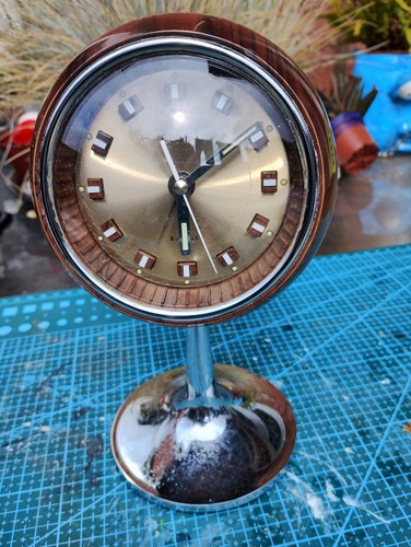 Pedestal alarm clock - ,