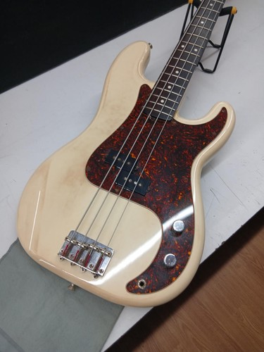 Electric bass model 62 - bass, pb
