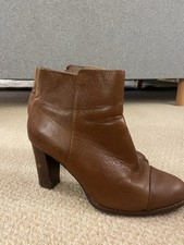 Clark’s Tan Leather Ankle