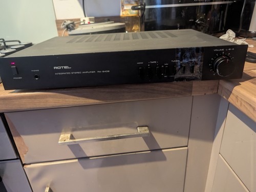 Rotel 840 integrated - b,