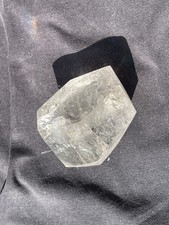 Polished Clear Quartz Crystal Point – 135g – 6×5×5 cm