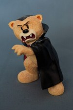 BAD TASTE BEARS DRACULA COLLECTABLE RETIRED RARE MODEL NO102 EXCELLENT CONDITION