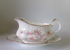 ROYAL ALBERT VICTORIANA ROSE GRAVY BOAT- GREAT CONDITION