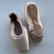 NEW Capezio Airess Pointe