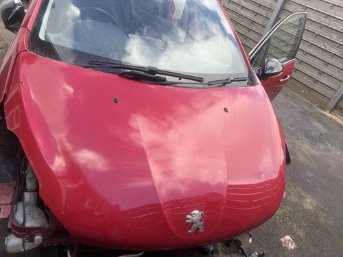 Peugeot 208 line bonnet red - 208,